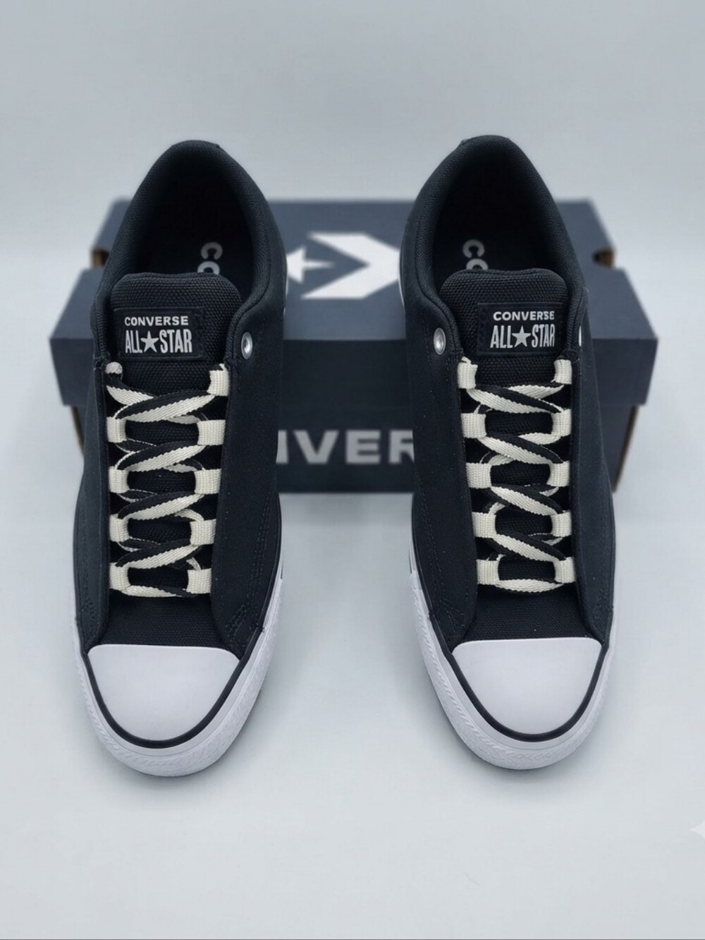 Converse Chuck Taylor All Star Low Puff Men's Size 11 White/Black A14723C